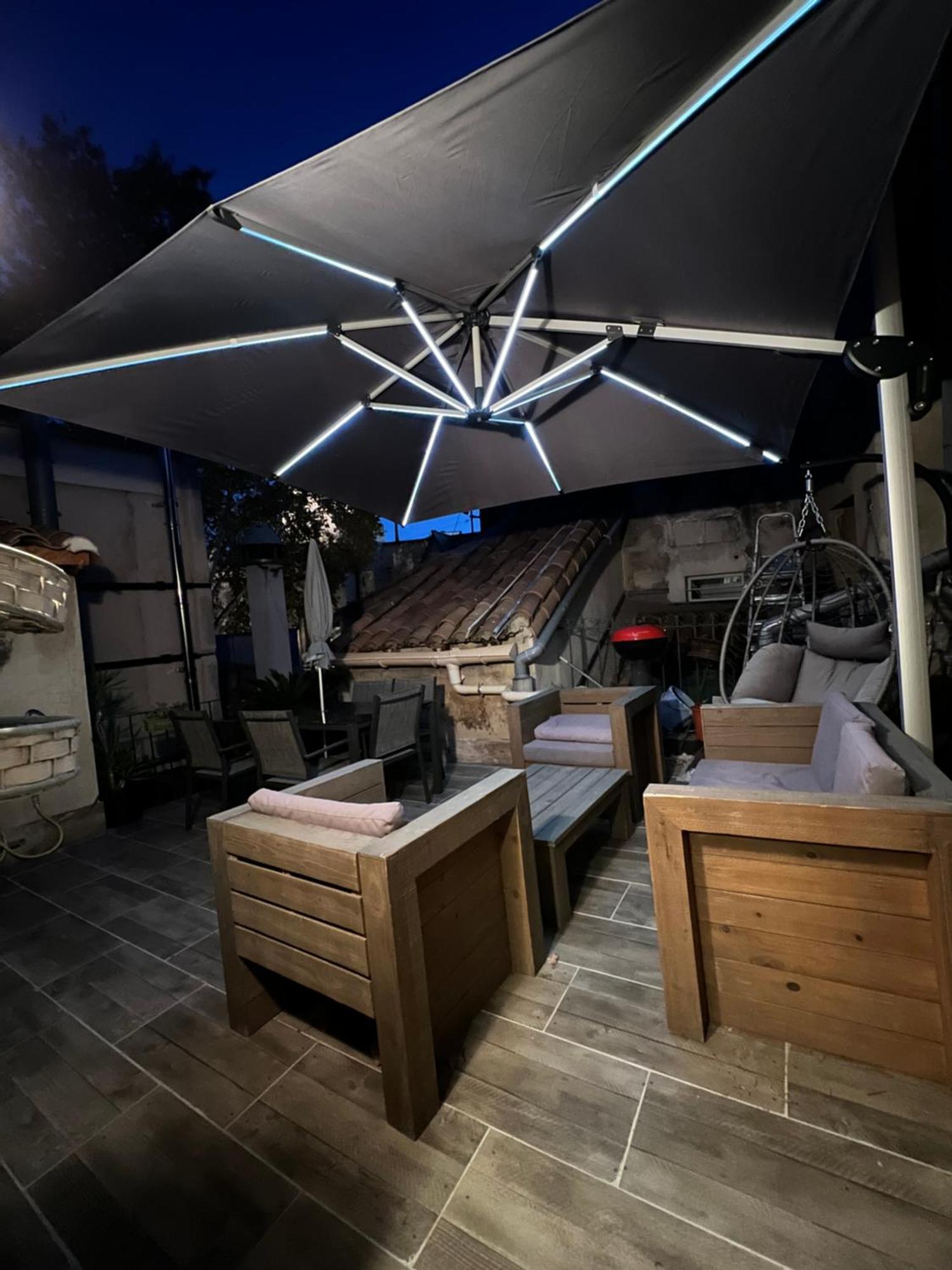 Ferienwohnung Renove, Vue Sur Palais Des Papes, Terrasse Et Wifi Troisieme Etage Avignon Exterior foto